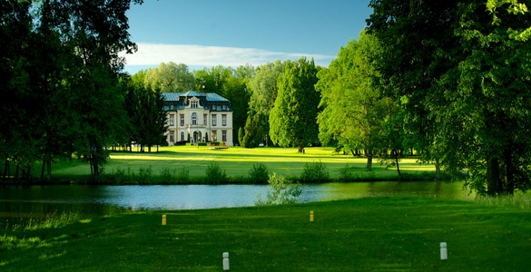 Queen's Park Golf Club Myšteves - 3 dny golfu s ubytováním na zámečku, snídaně, jen 1450 Kč /os. 