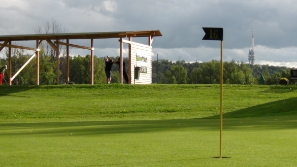 3 specializované golfové lekce v Praze + green fee na Konopišti i s bugynou - sleva 50%
