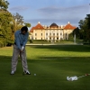 Golf Austerlitz, Slavkov u Brna - celodenní vstup na 6jamkové veřejné zámecké hřiště PAR 3 + lekce s profesionálním trenérem 55 min. + 3 koše míčů + zapůjčení holí = sleva 48%.