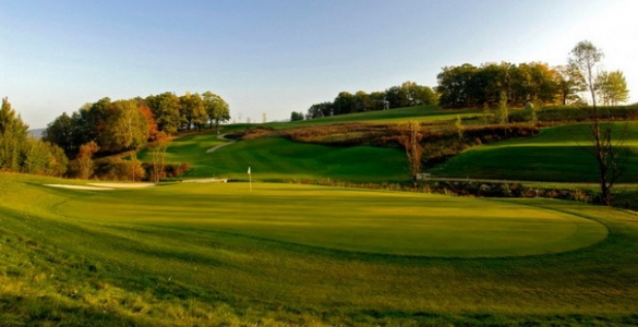 GOLF YPSILON - Green fee 18 jamek se žetonem na driving range a slevou 53%. 