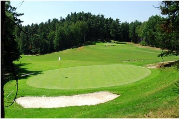 Golf Ještěd - green fee 18 jamek + DR včetně 30 míčků, sleva 40%, cena 498 Kč.