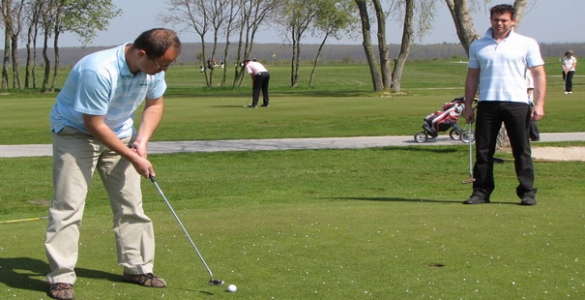Jednodenní golfový kurz s kompletním servisem a slevou 49% ve třech různých lokalitách 