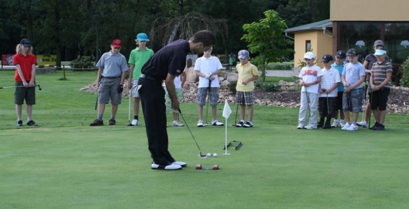 Golfový profesionál Martin Kovařík  - 5denní intenzivní kurz golfu včetně závěrečné zkoušky , cena 3990 Kč.